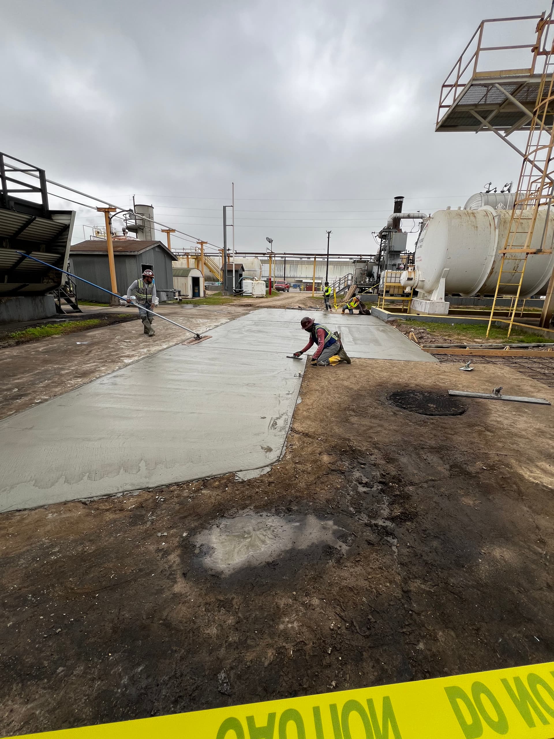Gallery photos for Heavy-Duty Industrial Concrete Slab Poured 6 Inches Thick: Image #6
