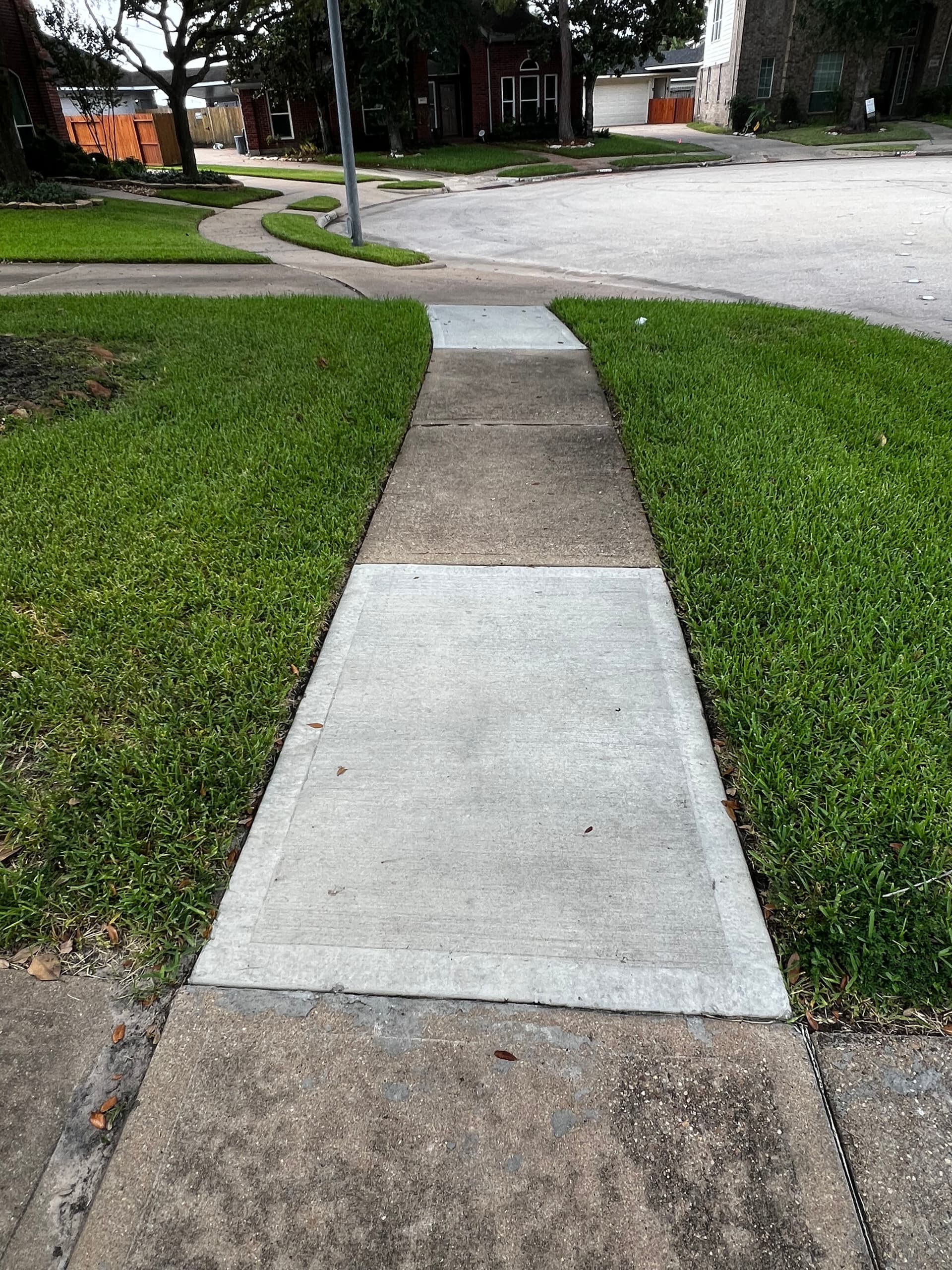 Gallery photos for Cracked Sidewalk Replaced With Clean Concrete Walkways: Image #2