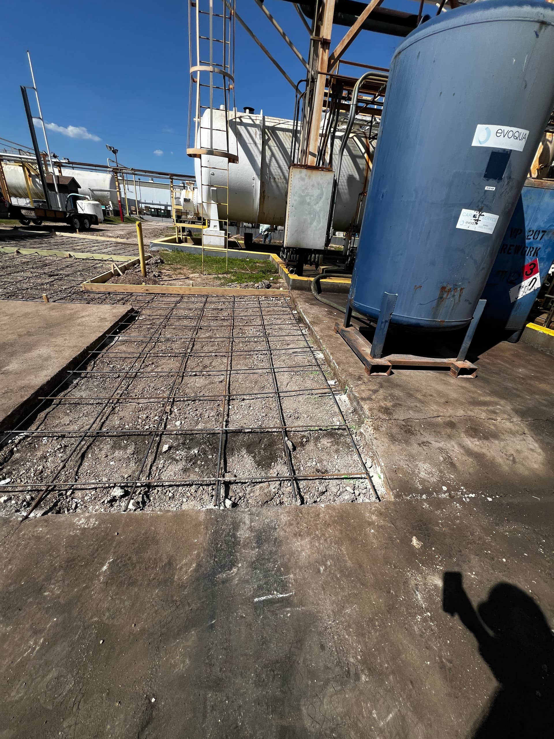 Gallery photos for Heavy-Duty Industrial Concrete Slab Poured 6 Inches Thick: Image #5