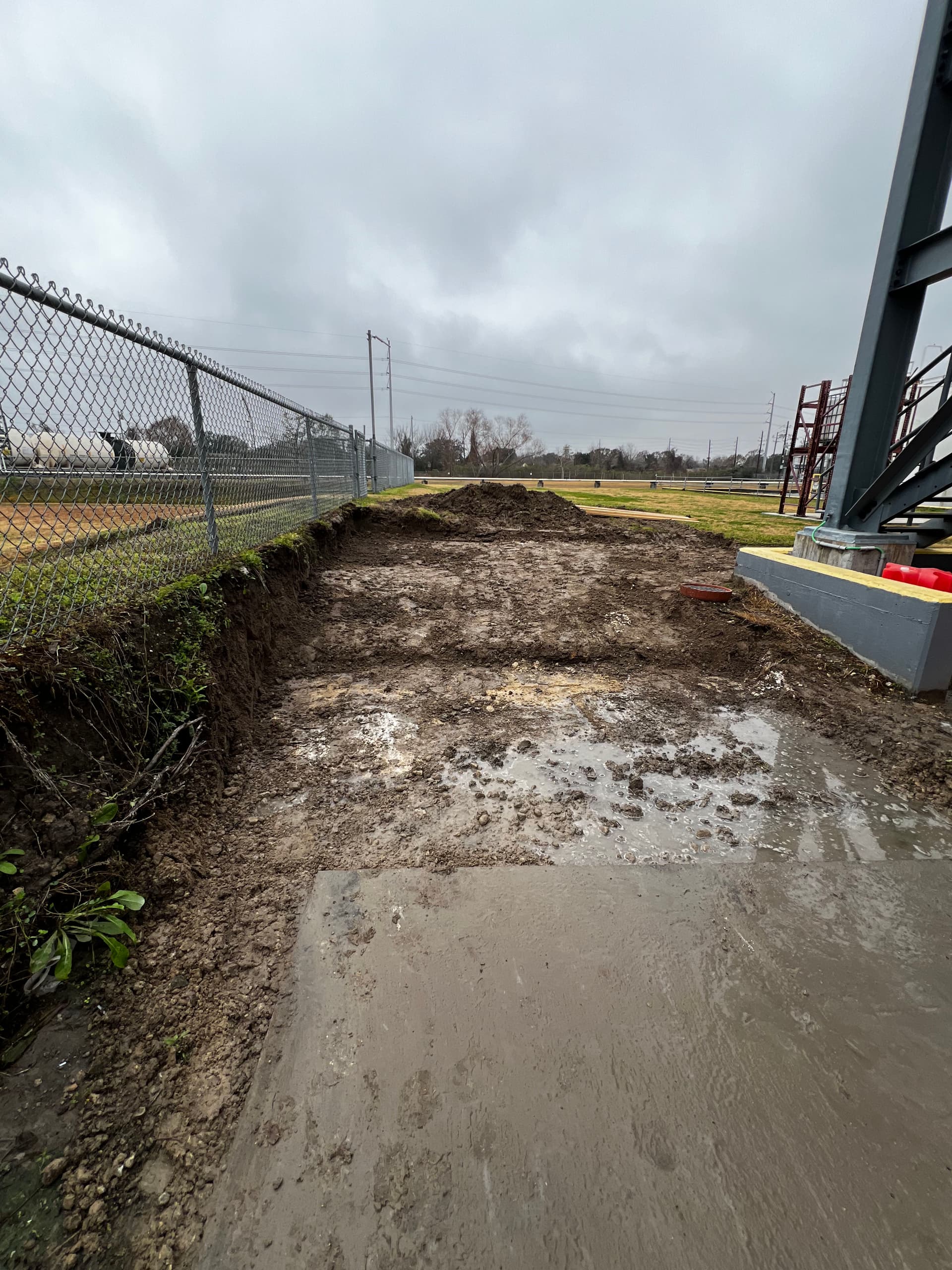 Gallery photos for Concrete Steps and Slab Pour at an Industrial Worksite: Image #2