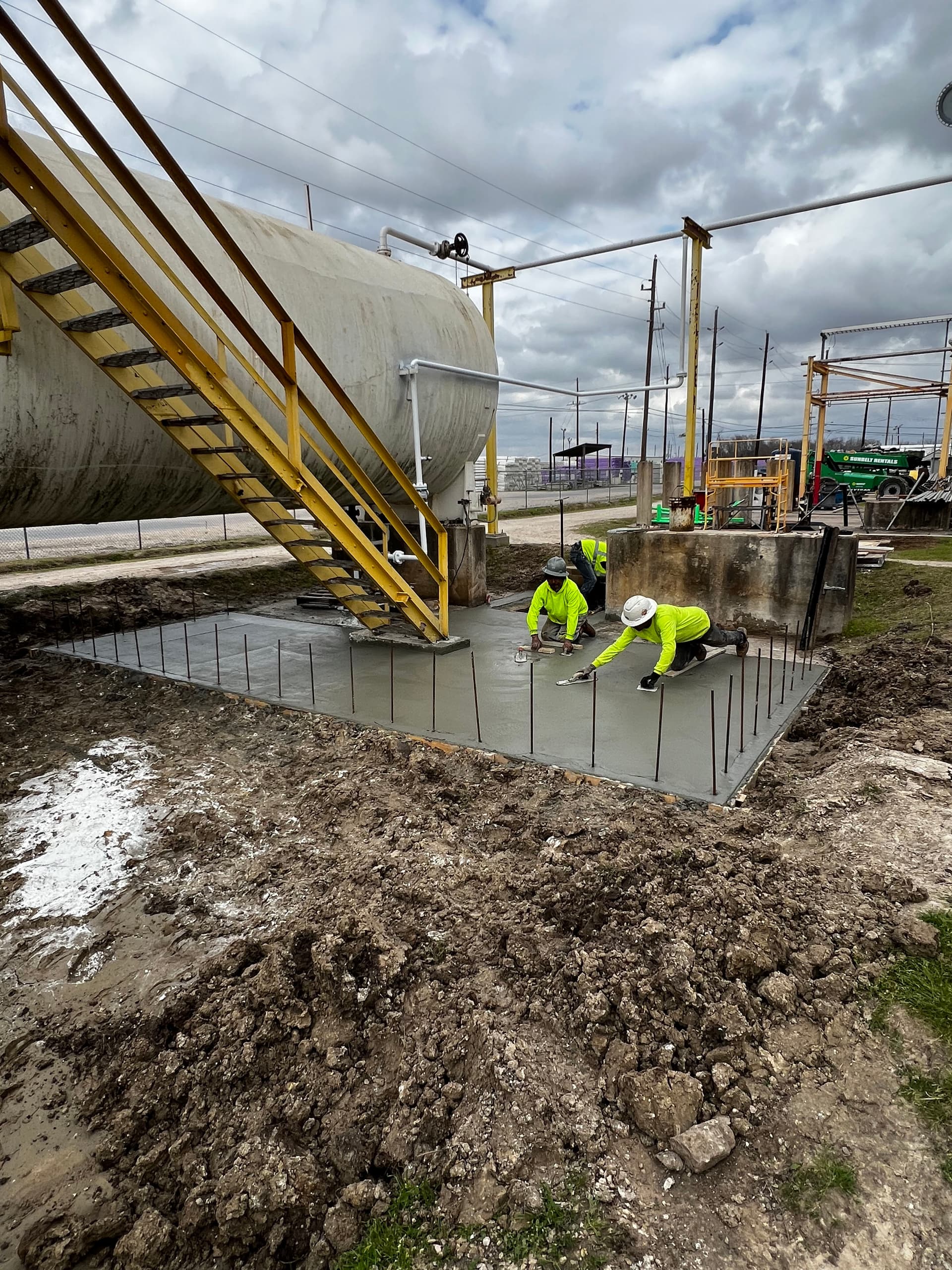 Reinforced Concrete Access Pad Built for Industrial Safety image