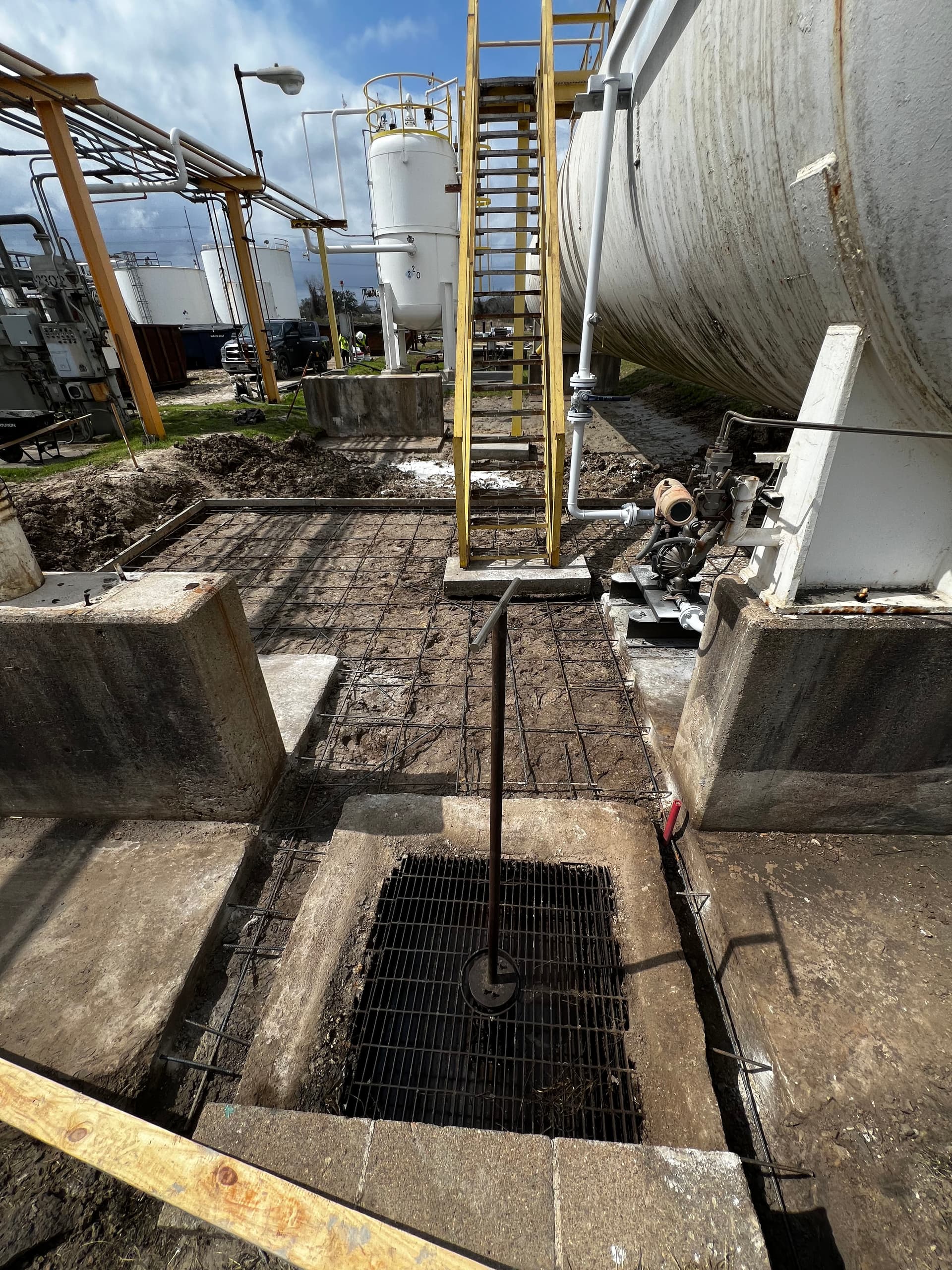 Gallery photos for Reinforced Concrete Access Pad Built for Industrial Safety: Image #3