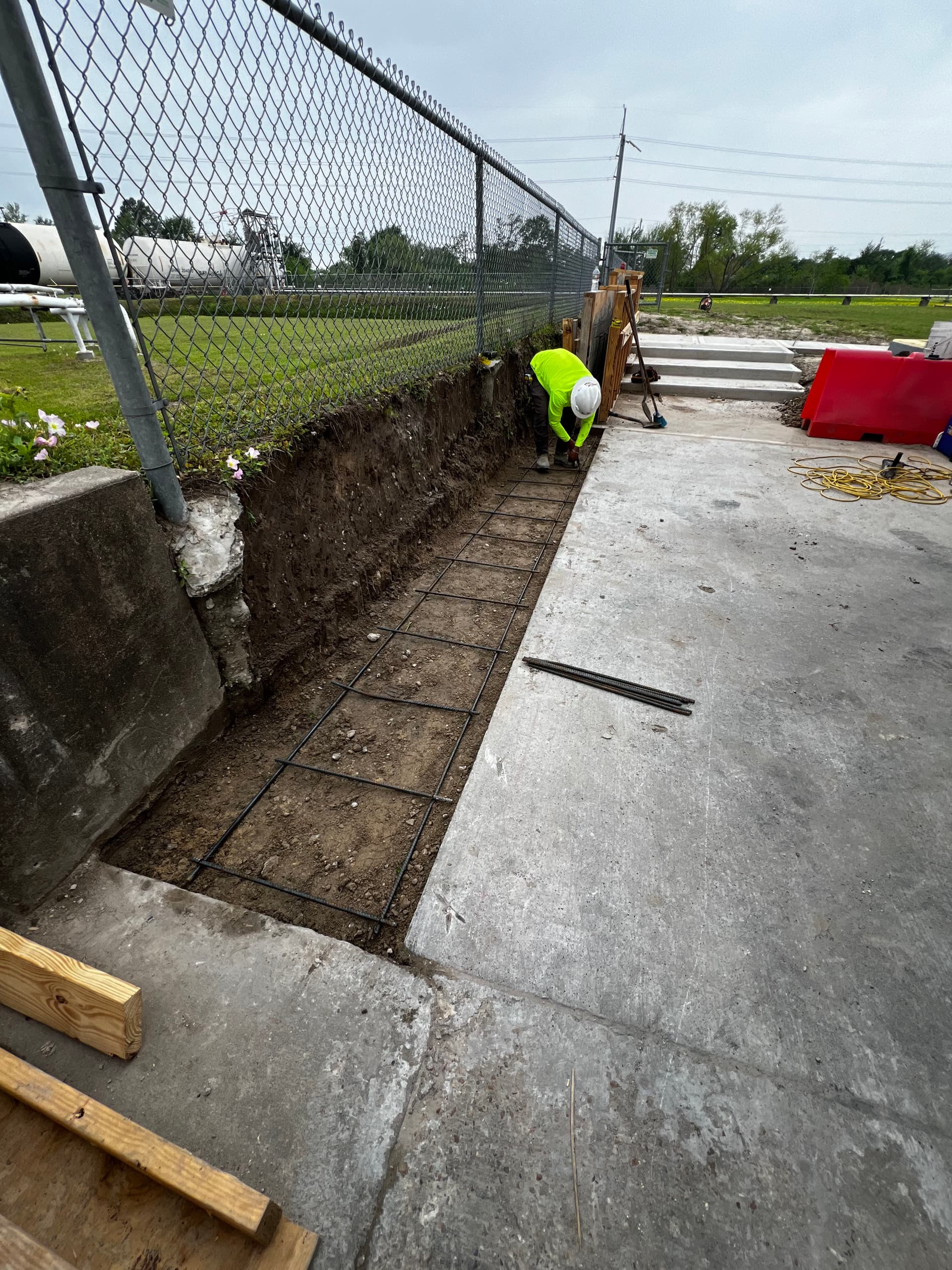 Gallery photos for Concrete Retention Wall Built for a Heavy-Duty Industrial Jobsite: Image #1