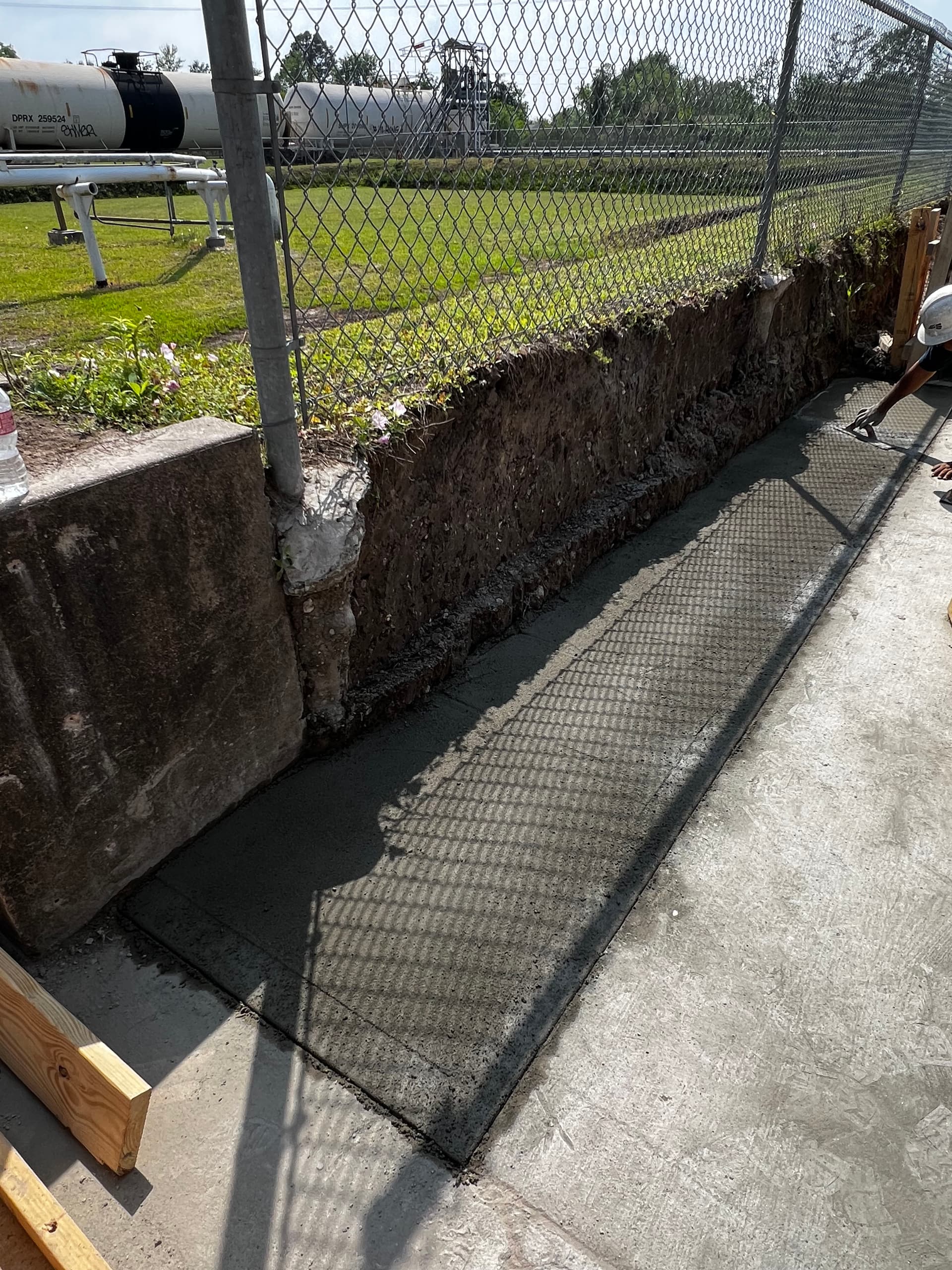 Concrete Retention Wall Built for a Heavy-Duty Industrial Jobsite image