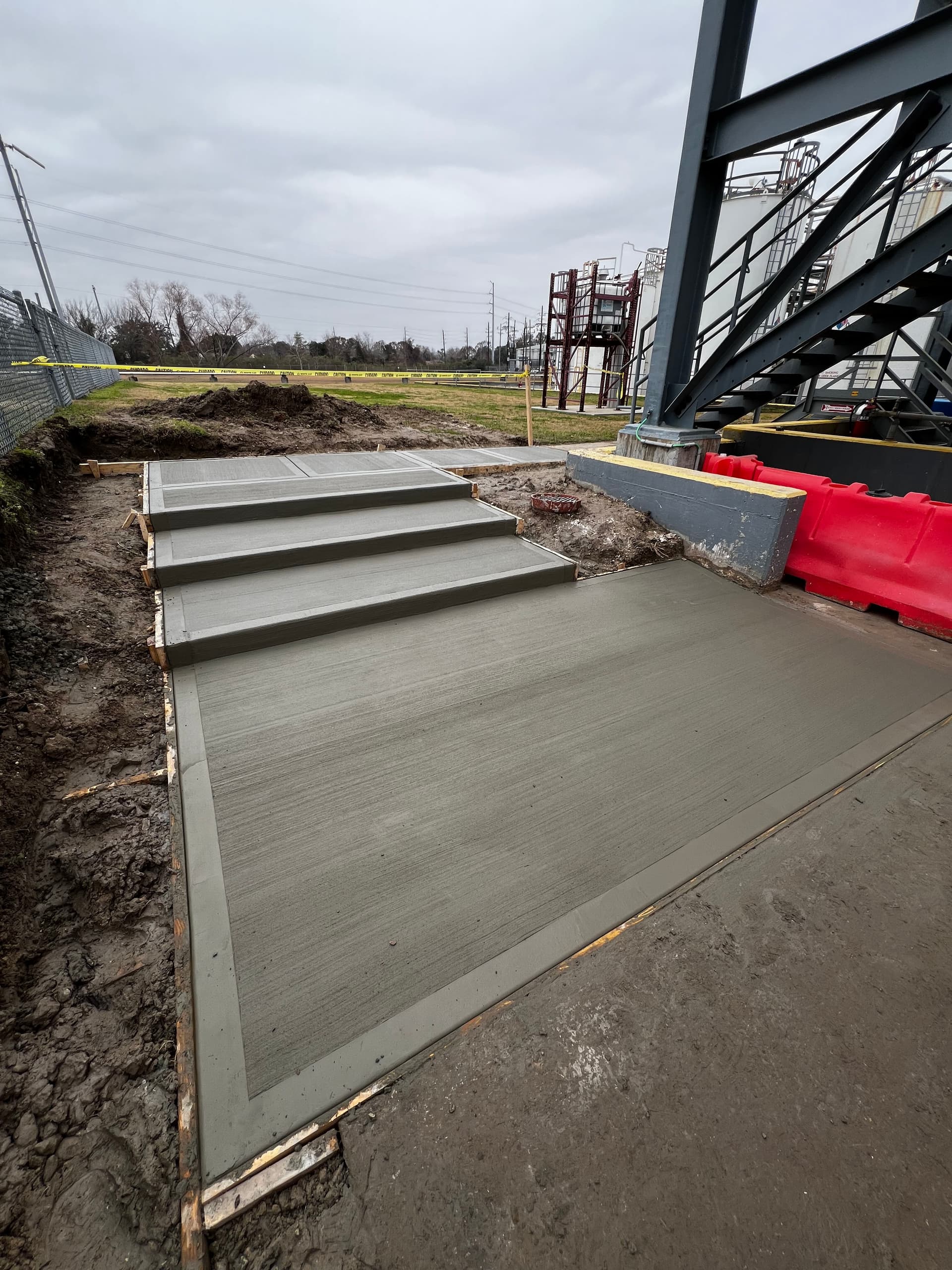 Gallery photos for Concrete Steps and Slab Pour at an Industrial Worksite: Image #9