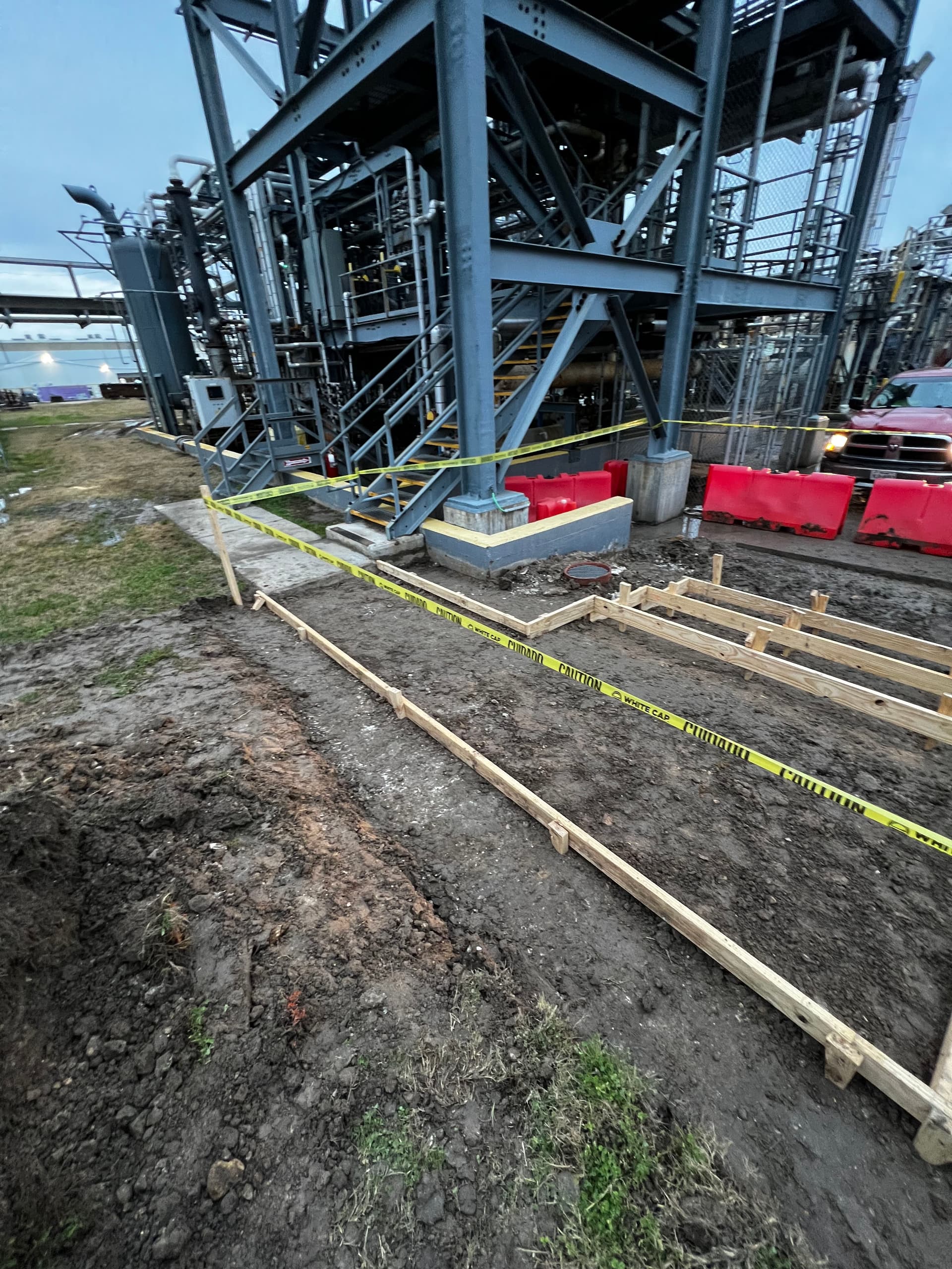 Gallery photos for Concrete Steps and Slab Pour at an Industrial Worksite: Image #5