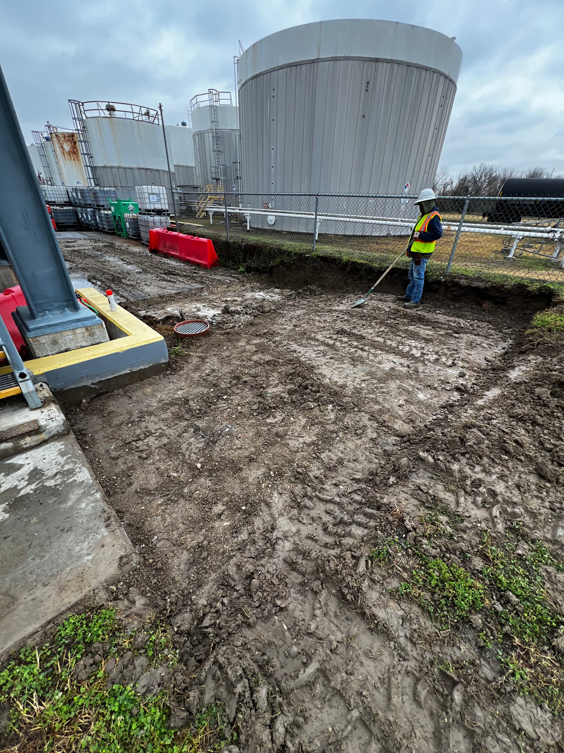 Gallery photos for Concrete Steps and Slab Pour at an Industrial Worksite: Image #1