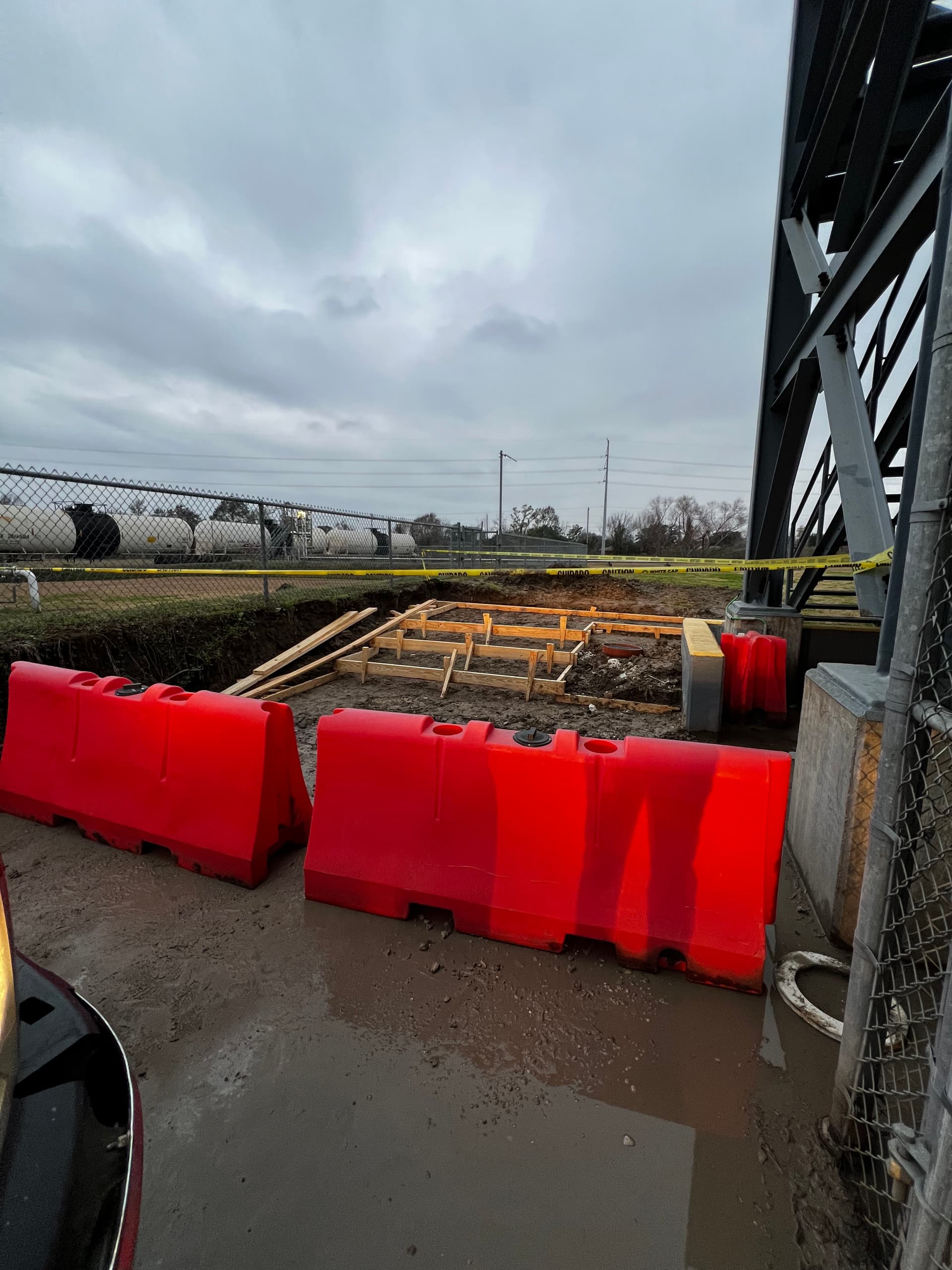 Gallery photos for Concrete Steps and Slab Pour at an Industrial Worksite: Image #3
