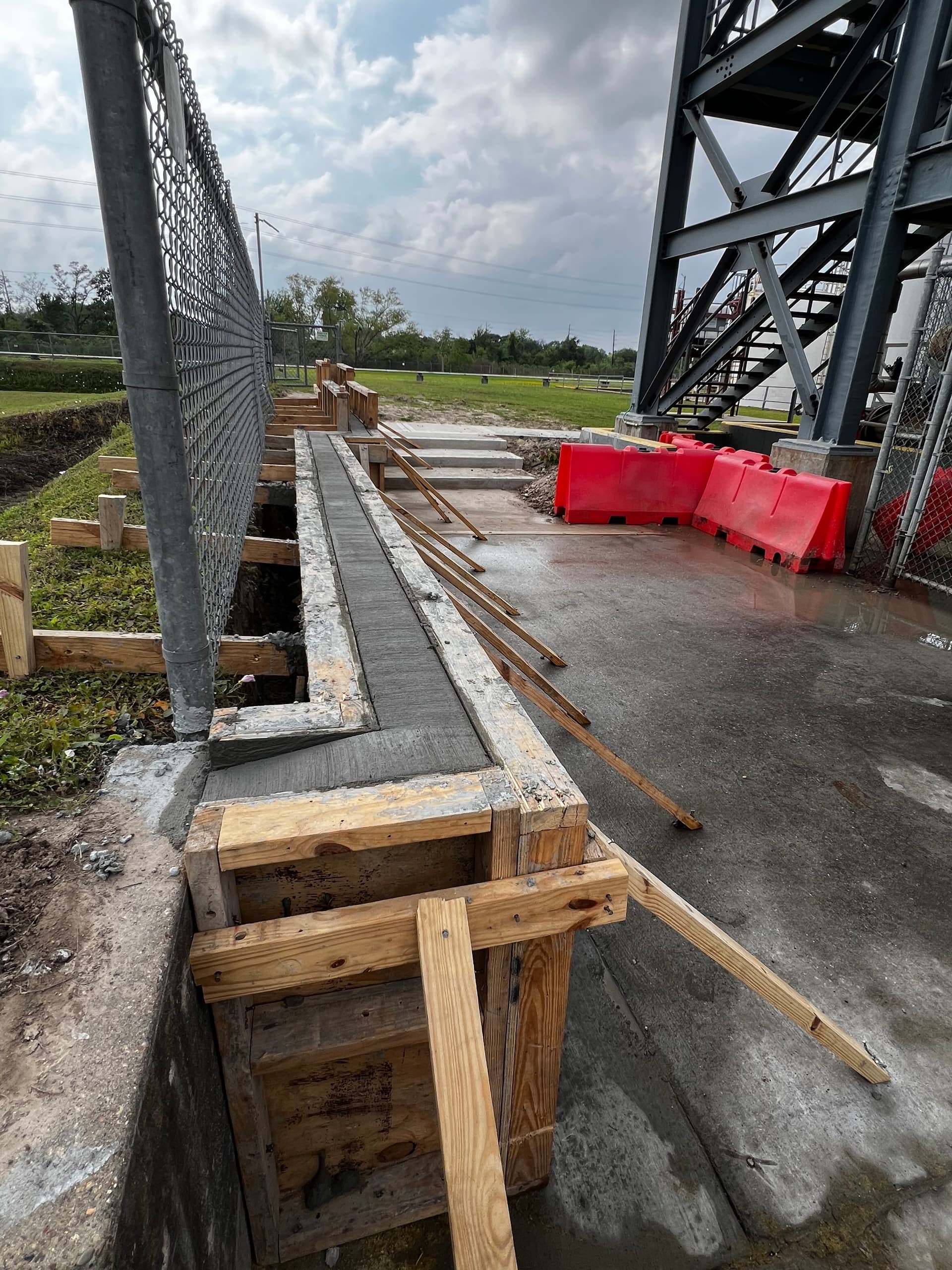 Gallery photos for Concrete Retention Wall Built for a Heavy-Duty Industrial Jobsite: Image #8
