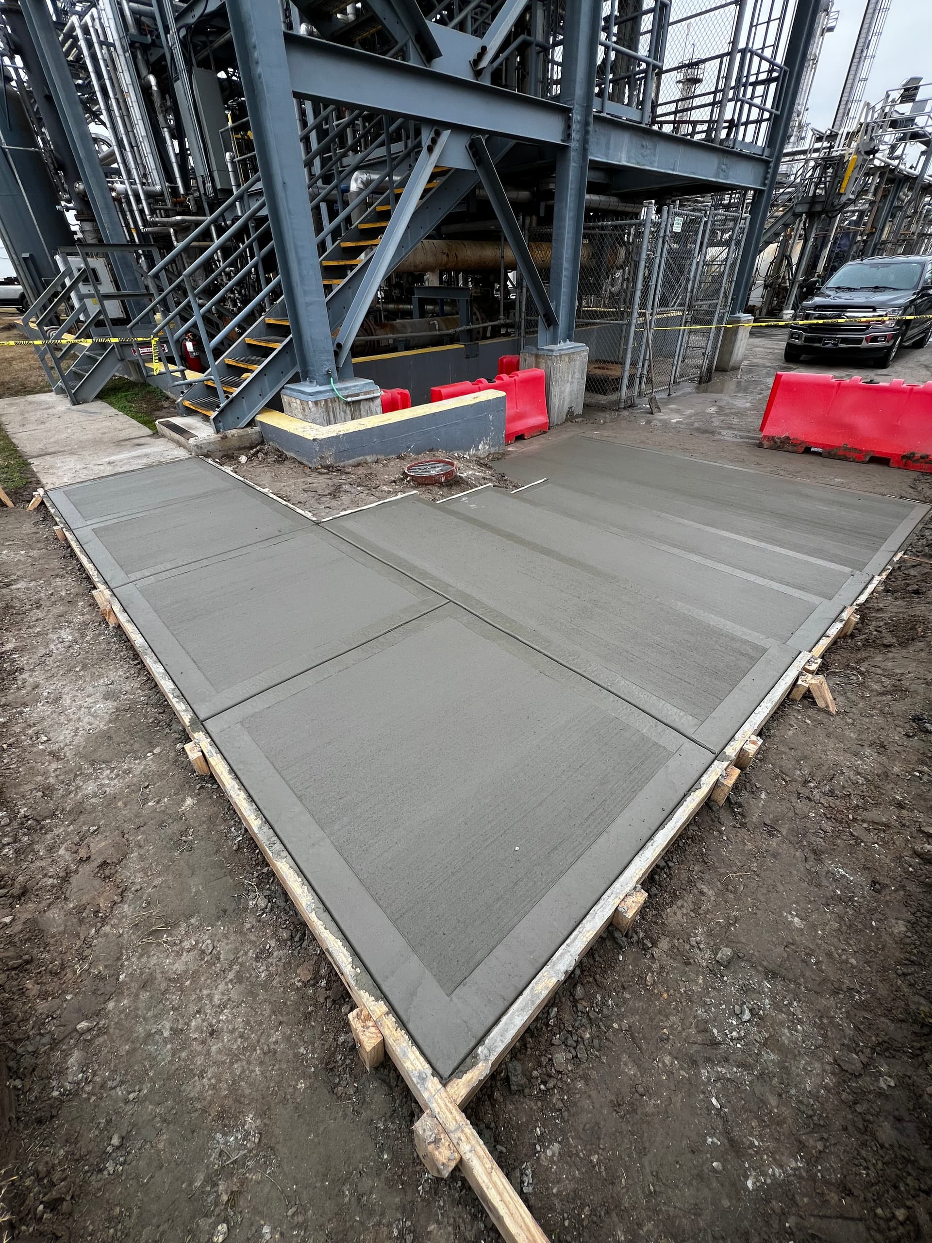 Gallery photos for Concrete Steps and Slab Pour at an Industrial Worksite: Image #8