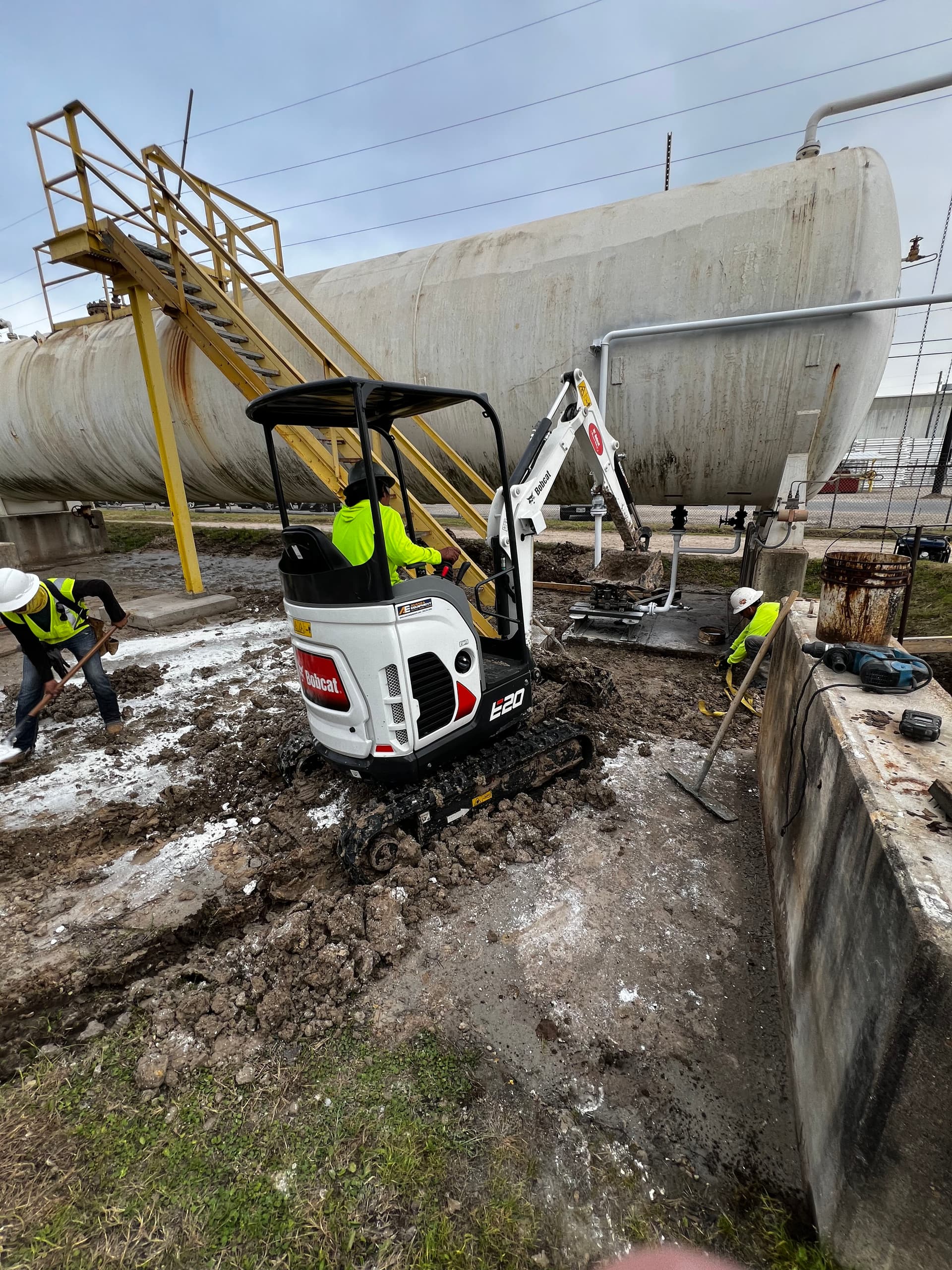 Gallery photos for Reinforced Concrete Access Pad Built for Industrial Safety: Image #8
