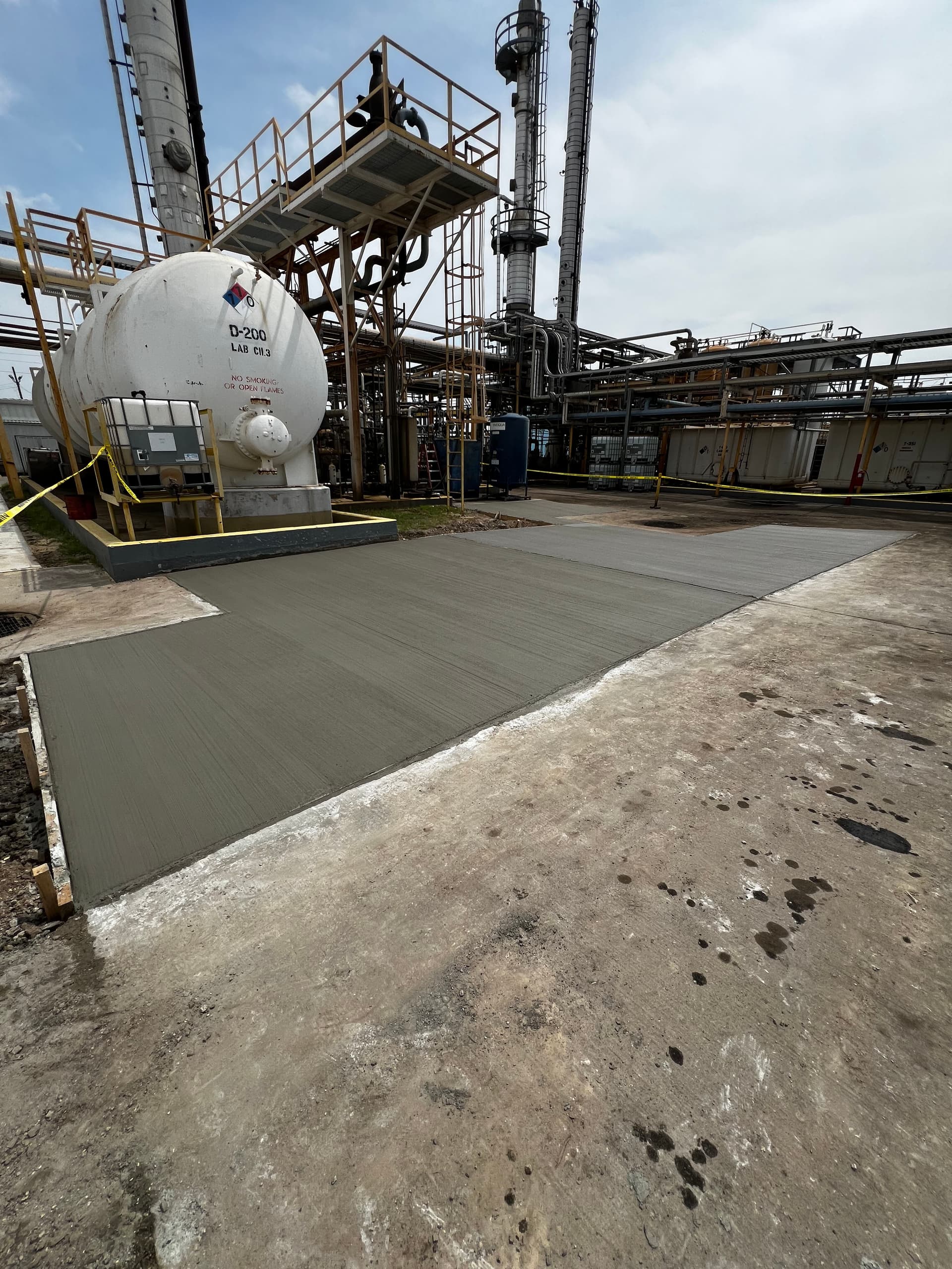 Gallery photos for Heavy-Duty Industrial Concrete Slab Poured 6 Inches Thick: Image #7
