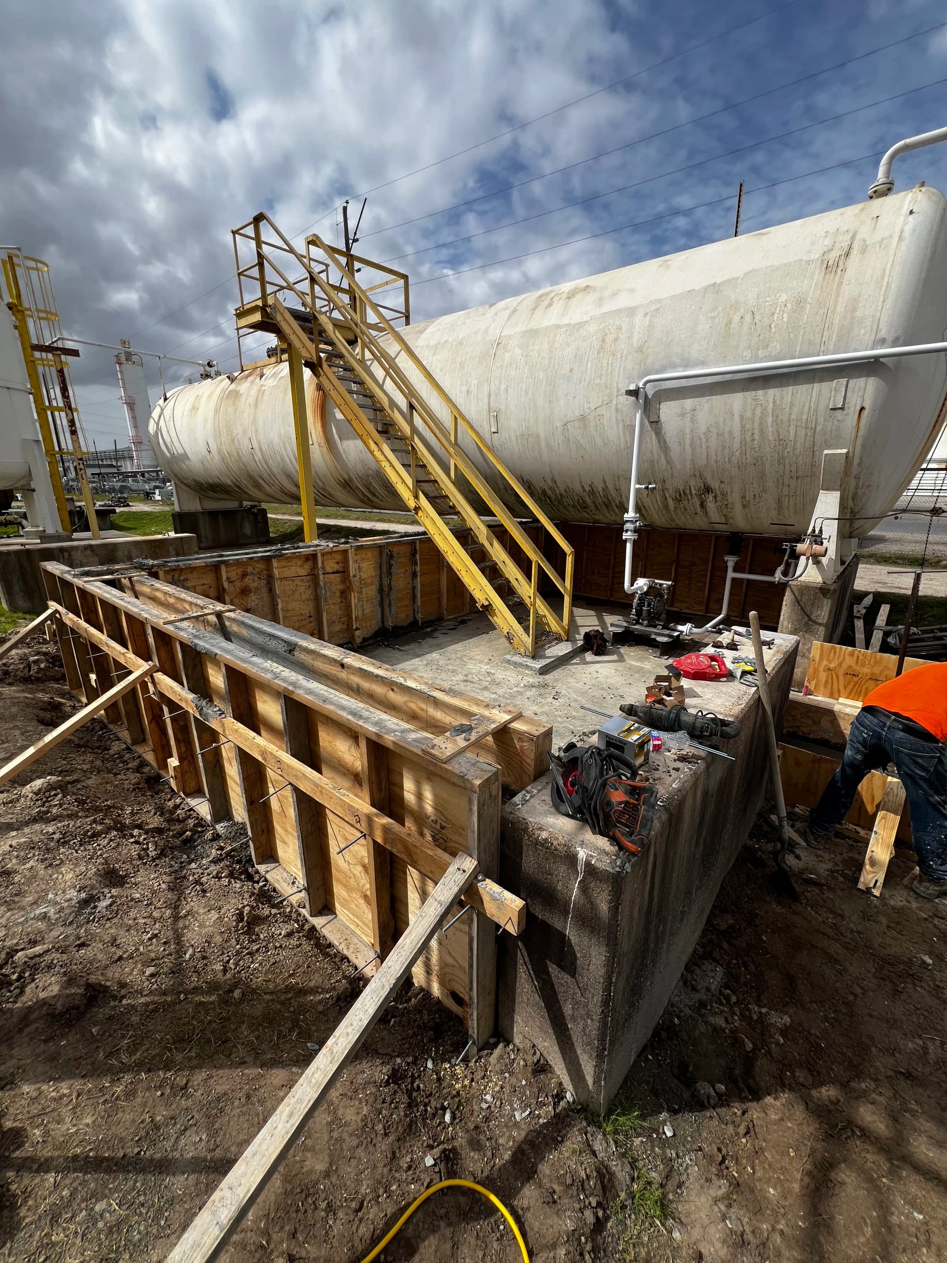 Gallery photos for Industrial Retaining Wall Built Right from the Ground Up: Image #4