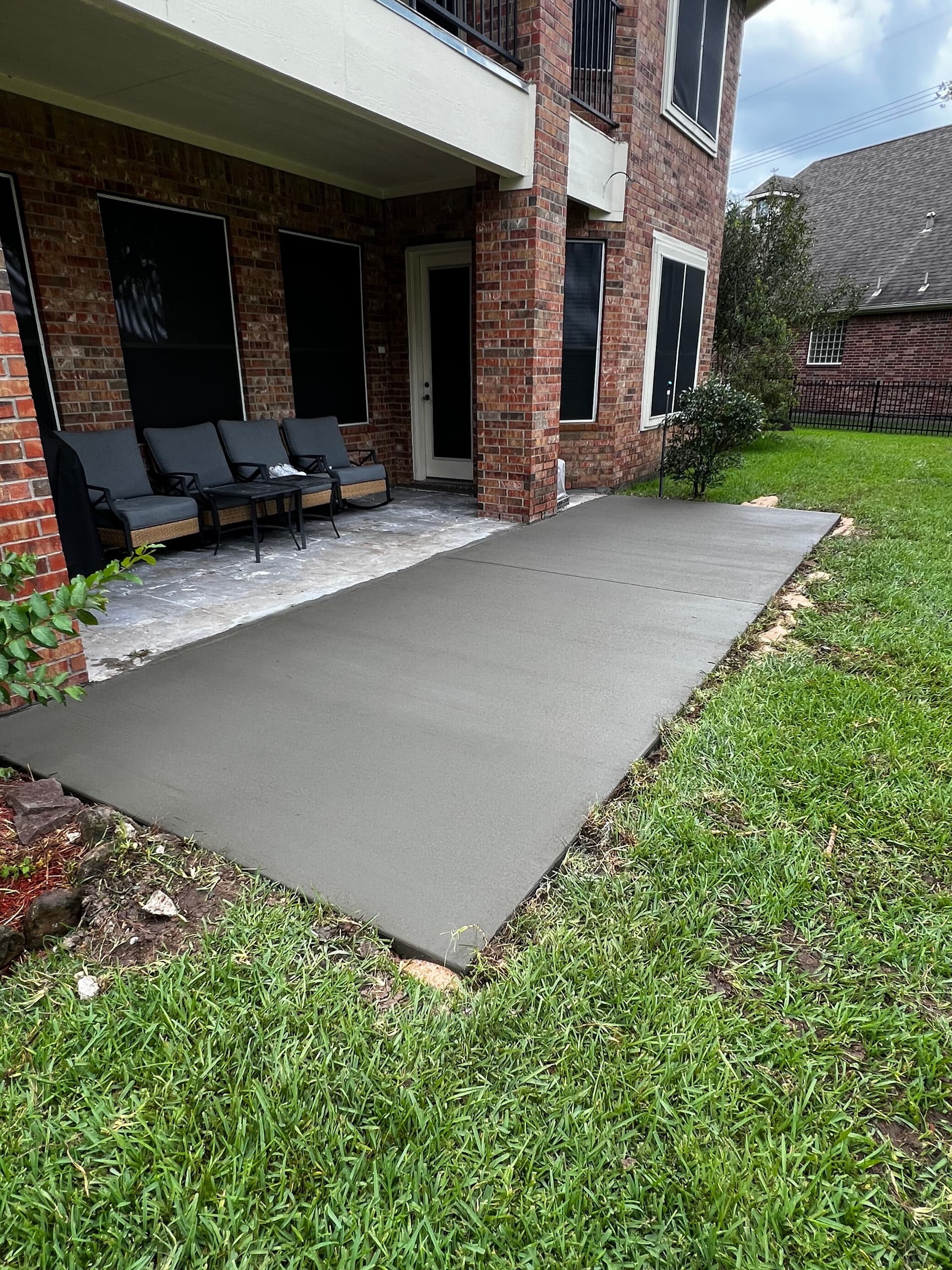 Gallery photos for Cracked Patio Demolished and Replaced With Fresh Concrete Slab: Image #6