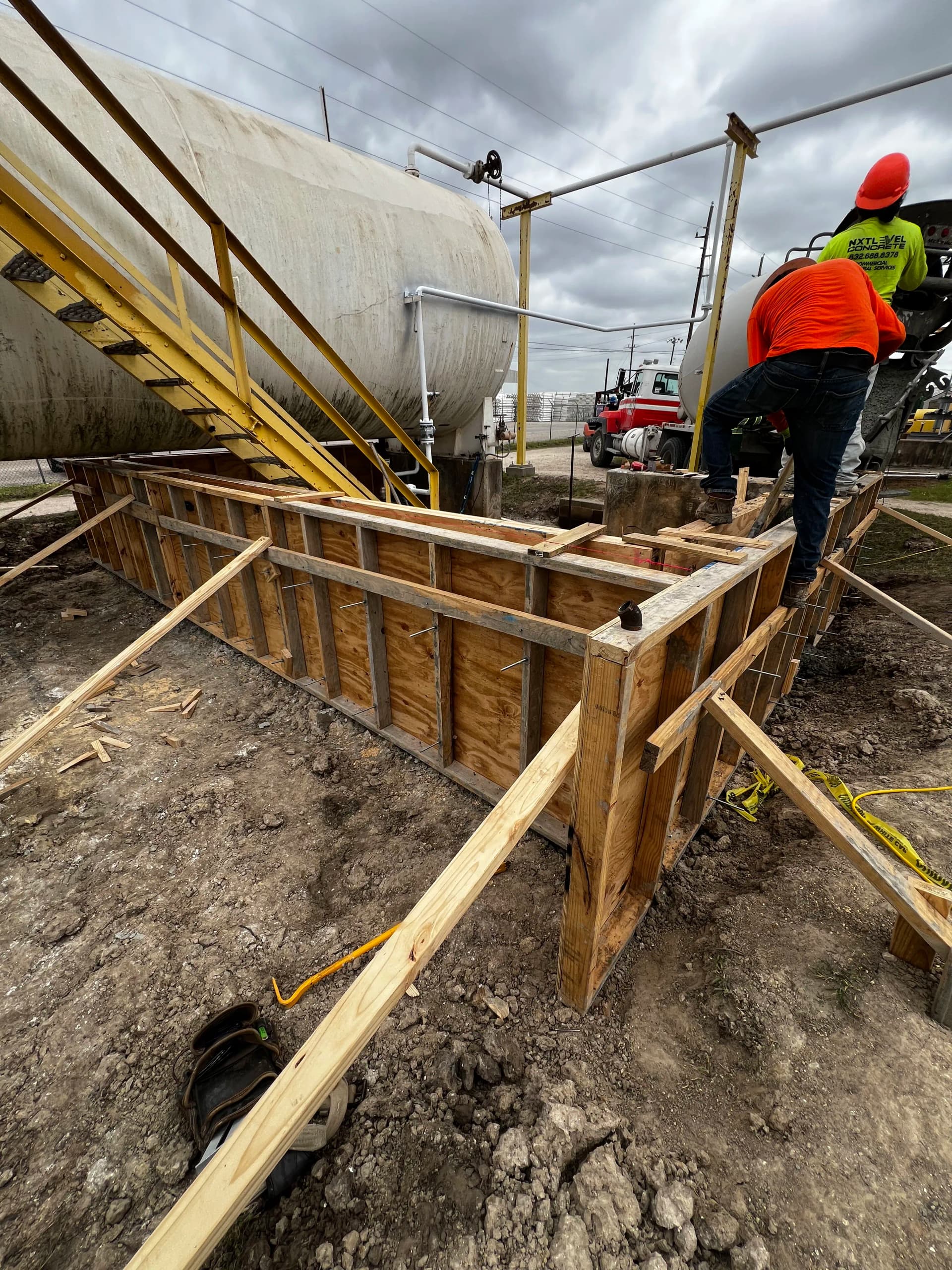 Gallery photos for Industrial Retaining Wall Built Right from the Ground Up: Image #2